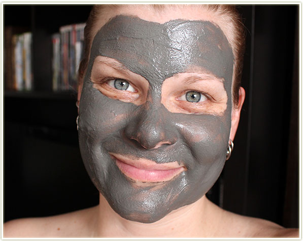Dermalogica Charcoal Rescue Masque on my face