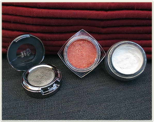 Urban Decay – Mushroom, L’Oreal Infallible – Pepsy Coral, Maybelline Color Tattoo – Too Cool