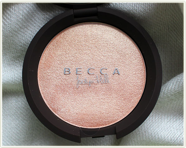 Becca - Champagne Pop with Jaclyn Hill signature overlay