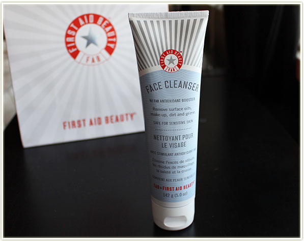 First Aid Beauty - Face Cleanser