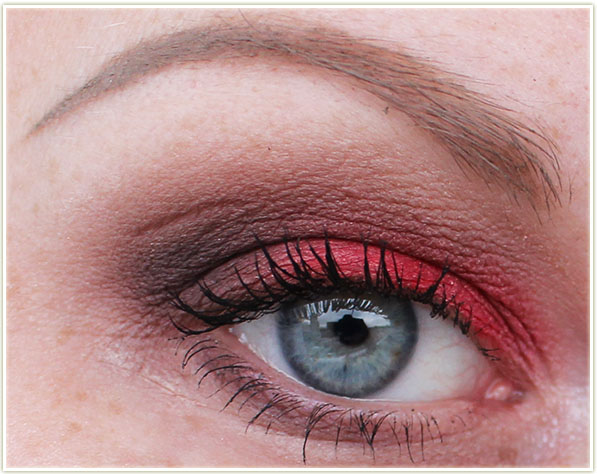 Wearing In The Red shadow and several colours from the Smoky Nudes palette.