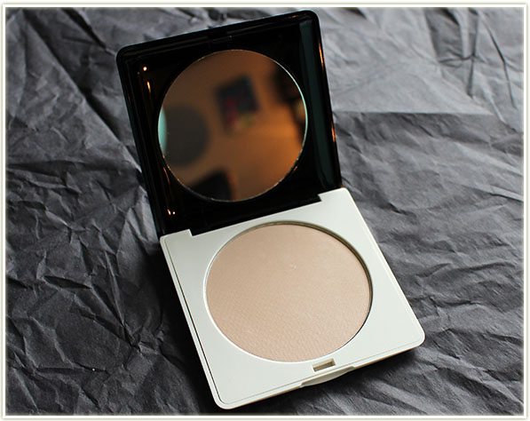 H&M True Matte Finishing Powder in Warm Beige