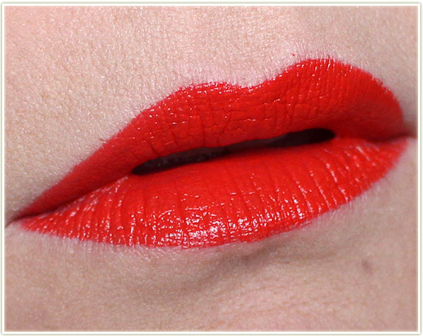 Bourjois Rouge Edition #10 Rouge Buzz close up