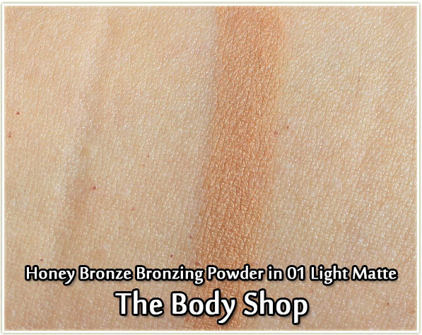 The Body Shop Honey Bronze Bronzing Powder in 01 Light Matte - swatch