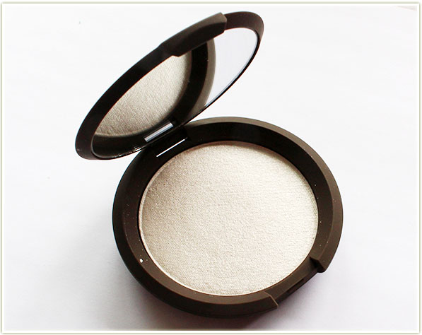 BECCA Shimmering Skin Perfector Pressed in Pearl