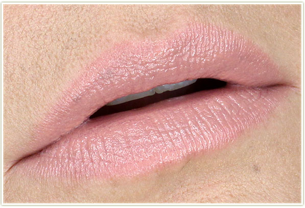 Charlotte Tilbury Hot Lips in Kim K.W. - up close