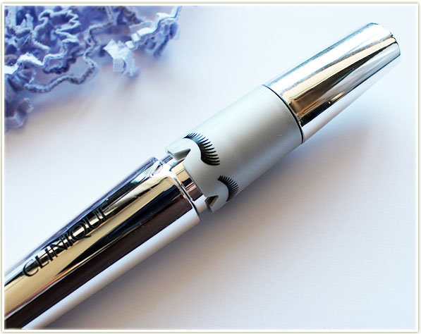 Clinique Lash Power Flutter-To-Full Mascara - has a rotating cap to adjust the amount of product you get on the wand.