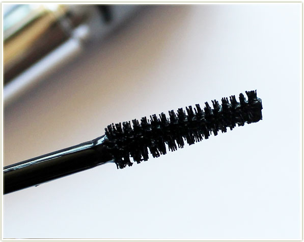 Clinique Lash Power Flutter-To-Full Mascara - natural fiber mascara wand