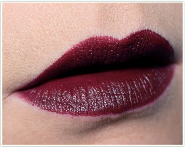 MAC Cosmetics - Kabuki Magic - Jasper lipstick