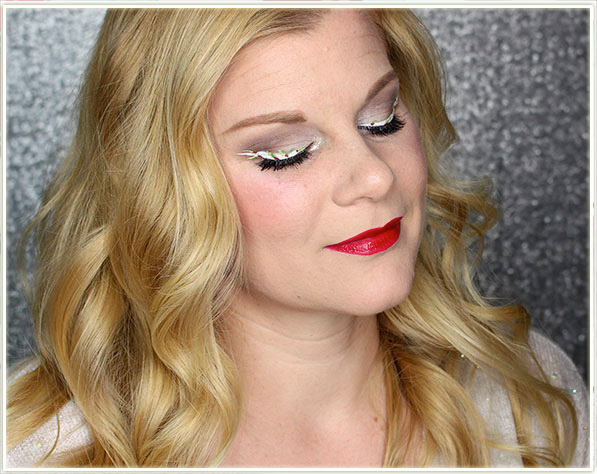 DAVIDsTEA Holly Berries Inspired Makeup Look