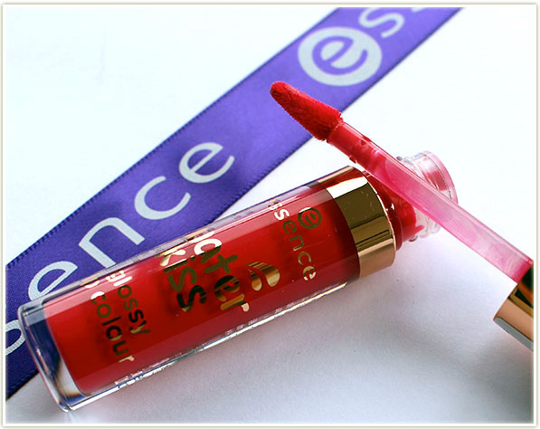 essence Water Kiss Glossy Lip Colours have a paddlefoot applicator